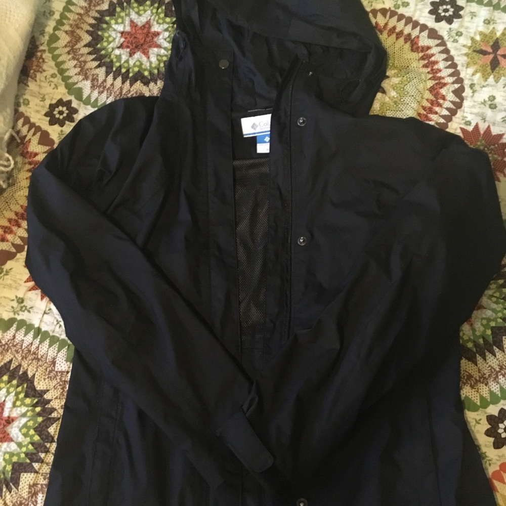 SOLD Waterproof Columbia rain jacket 💦💦
